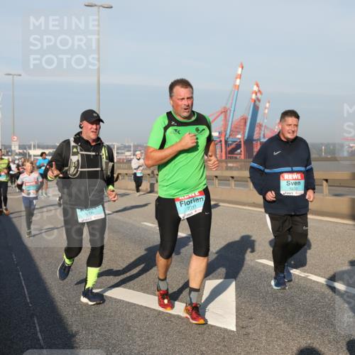 03.10.2025 - Köhlbrandbrückenlauf Yannick Fuchs http://msf.ph/oto/9175293 03.10.2025 08:44:58 Position 2 1512, 2711, 1233 meine-sportfotos.de