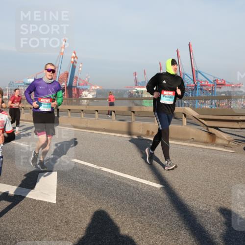 03.10.2025 - Köhlbrandbrückenlauf Yannick Fuchs http://msf.ph/oto/9175324 03.10.2025 08:45:01 Position 2 17 meine-sportfotos.de