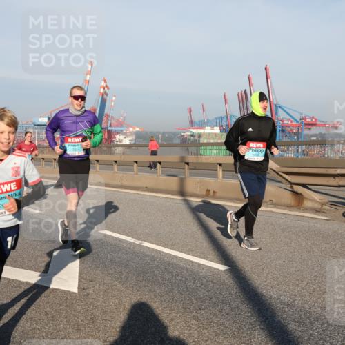 03.10.2025 - Köhlbrandbrückenlauf Yannick Fuchs http://msf.ph/oto/9175327 03.10.2025 08:45:01 Position 2 20, 2034, 1833 meine-sportfotos.de
