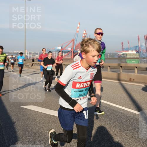 03.10.2025 - Köhlbrandbrückenlauf Yannick Fuchs http://msf.ph/oto/9175334 03.10.2025 08:45:01 Position 2 2074, 11 meine-sportfotos.de
