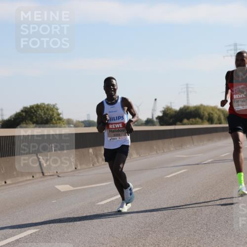 03.10.2025 - Köhlbrandbrückenlauf Yannick Fuchs http://msf.ph/oto/9175340 03.10.2025 11:11:36 Position 3 6483, 6359 meine-sportfotos.de