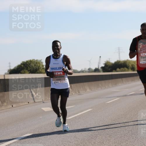 03.10.2025 - Köhlbrandbrückenlauf Yannick Fuchs http://msf.ph/oto/9175342 03.10.2025 11:11:36 Position 3 6359, 6483 meine-sportfotos.de