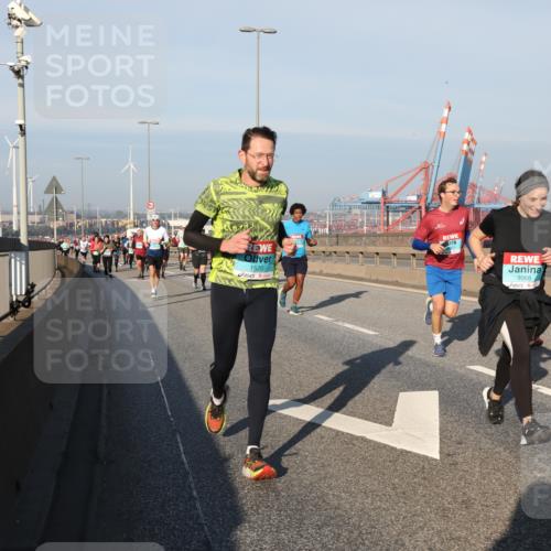 03.10.2025 - Köhlbrandbrückenlauf Yannick Fuchs http://msf.ph/oto/9175348 03.10.2025 08:45:03 Position 2 1520, 3068 meine-sportfotos.de