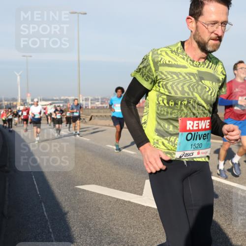 03.10.2025 - Köhlbrandbrückenlauf Yannick Fuchs http://msf.ph/oto/9175353 03.10.2025 08:45:04 Position 2 1520 meine-sportfotos.de