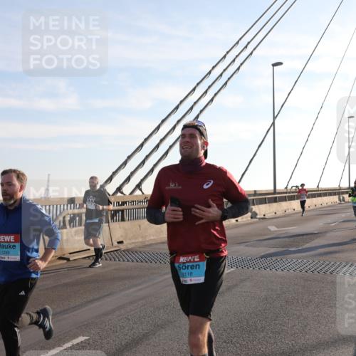 03.10.2025 - Köhlbrandbrückenlauf Yannick Fuchs http://msf.ph/oto/9175400 03.10.2025 08:24:18 Position 1 1249, 3118 meine-sportfotos.de