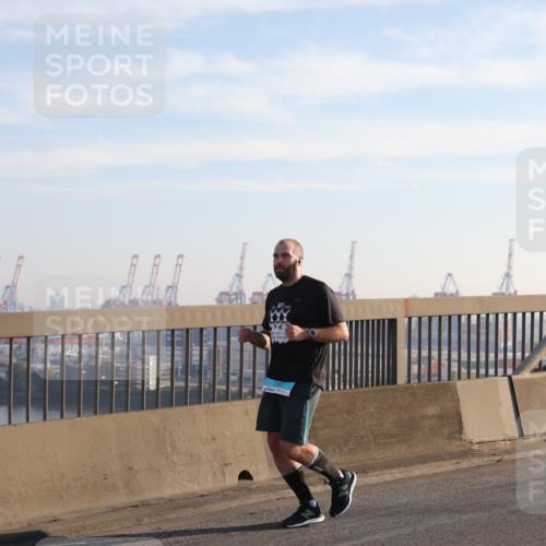 03.10.2025 - Köhlbrandbrückenlauf Yannick Fuchs http://msf.ph/oto/9175405 03.10.2025 08:24:20 Position 1  meine-sportfotos.de