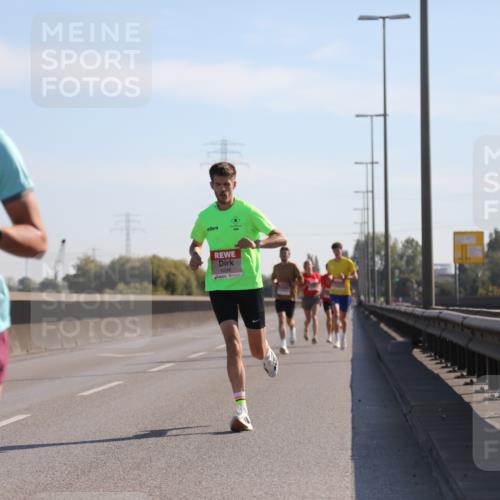 03.10.2025 - Köhlbrandbrückenlauf Yannick Fuchs http://msf.ph/oto/9175423 03.10.2025 11:11:56 Position 3 6248, 6241 meine-sportfotos.de