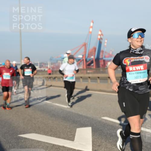 03.10.2025 - Köhlbrandbrückenlauf Yannick Fuchs http://msf.ph/oto/9175425 03.10.2025 08:45:10 Position 2 1, 3011 meine-sportfotos.de