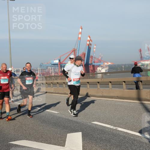 03.10.2025 - Köhlbrandbrückenlauf Yannick Fuchs http://msf.ph/oto/9175431 03.10.2025 08:45:11 Position 2 1227, 1101, 1491 meine-sportfotos.de