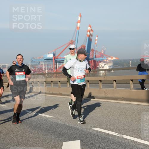 03.10.2025 - Köhlbrandbrückenlauf Yannick Fuchs http://msf.ph/oto/9175432 03.10.2025 08:45:11 Position 2 1191, 1181, 1491 meine-sportfotos.de