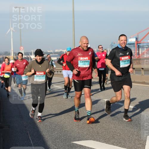 03.10.2025 - Köhlbrandbrückenlauf Yannick Fuchs http://msf.ph/oto/9175443 03.10.2025 08:45:12 Position 2 1227, 1191, 1181 meine-sportfotos.de