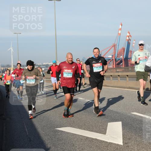 03.10.2025 - Köhlbrandbrückenlauf Yannick Fuchs http://msf.ph/oto/9175445 03.10.2025 08:45:12 Position 2 1227, 1191, 1181, 2449, 1491 meine-sportfotos.de
