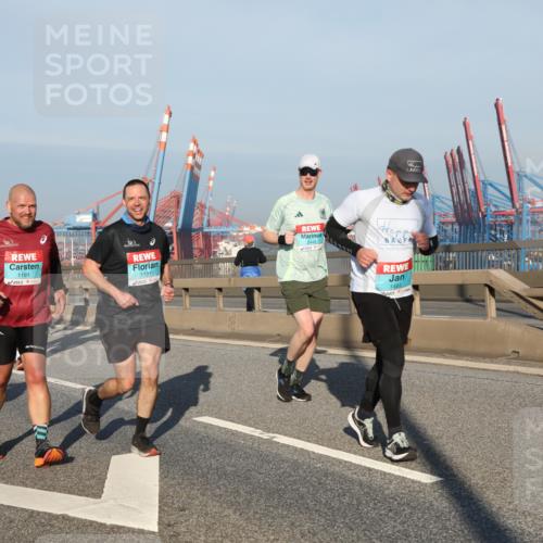 03.10.2025 - Köhlbrandbrückenlauf Yannick Fuchs http://msf.ph/oto/9175452 03.10.2025 08:45:13 Position 2 1191, 1181, 2449, 1491 meine-sportfotos.de