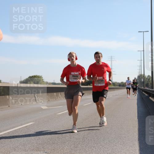 03.10.2025 - Köhlbrandbrückenlauf Yannick Fuchs http://msf.ph/oto/9175478 03.10.2025 11:12:03 Position 3 5688, 5687 meine-sportfotos.de