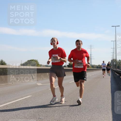 03.10.2025 - Köhlbrandbrückenlauf Yannick Fuchs http://msf.ph/oto/9175480 03.10.2025 11:12:03 Position 3 5688, 5687 meine-sportfotos.de