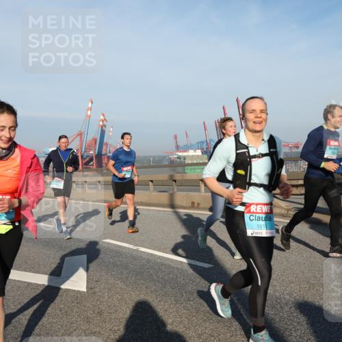 03.10.2025 - Köhlbrandbrückenlauf Yannick Fuchs http://msf.ph/oto/9175528 03.10.2025 08:45:18 Position 2 3197, 191, 18 meine-sportfotos.de