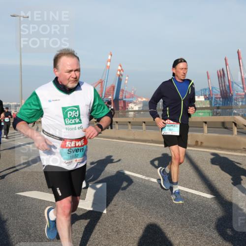 03.10.2025 - Köhlbrandbrückenlauf Yannick Fuchs http://msf.ph/oto/9175546 03.10.2025 08:45:20 Position 2 1522, 1307, 1399 meine-sportfotos.de
