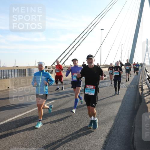 03.10.2025 - Köhlbrandbrückenlauf Yannick Fuchs http://msf.ph/oto/9175552 03.10.2025 08:24:37 Position 1 24, 3307 meine-sportfotos.de