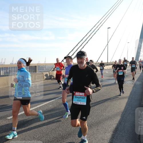03.10.2025 - Köhlbrandbrückenlauf Yannick Fuchs http://msf.ph/oto/9175559 03.10.2025 08:24:37 Position 1 3307 meine-sportfotos.de