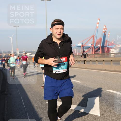 03.10.2025 - Köhlbrandbrückenlauf Yannick Fuchs http://msf.ph/oto/9175565 03.10.2025 08:45:22 Position 2 1681 meine-sportfotos.de