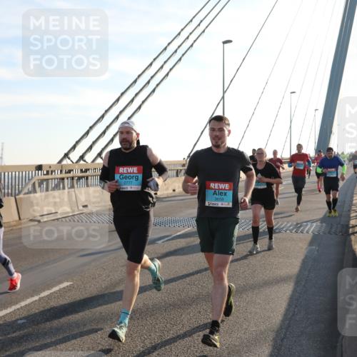 03.10.2025 - Köhlbrandbrückenlauf Yannick Fuchs http://msf.ph/oto/9175593 03.10.2025 08:24:39 Position 1 2777, 3659 meine-sportfotos.de