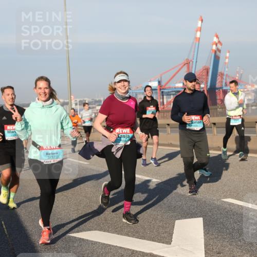 03.10.2025 - Köhlbrandbrückenlauf Yannick Fuchs http://msf.ph/oto/9175608 03.10.2025 08:45:25 Position 2 1525, 3717, 1568, 1605 meine-sportfotos.de