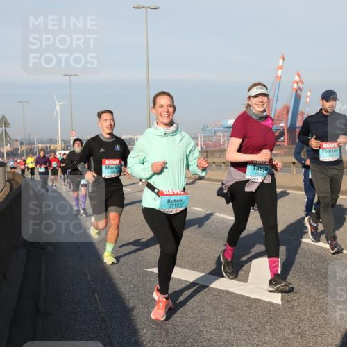 03.10.2025 - Köhlbrandbrückenlauf Yannick Fuchs http://msf.ph/oto/9175614 03.10.2025 08:45:26 Position 2 3717, 1568, 1605 meine-sportfotos.de