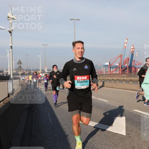 03.10.2025 - Köhlbrandbrückenlauf Yannick Fuchs http://msf.ph/oto/9175622 03.10.2025 08:45:27 Position 2 1525 meine-sportfotos.de