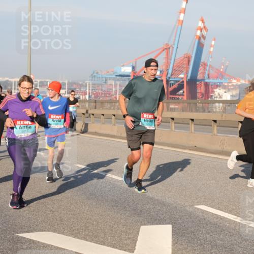 03.10.2025 - Köhlbrandbrückenlauf Yannick Fuchs http://msf.ph/oto/9175667 03.10.2025 08:45:31 Position 2 2015, 1501 meine-sportfotos.de