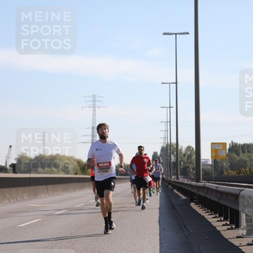 03.10.2025 - Köhlbrandbrückenlauf Yannick Fuchs http://msf.ph/oto/9175711 03.10.2025 11:12:43 Position 3  meine-sportfotos.de