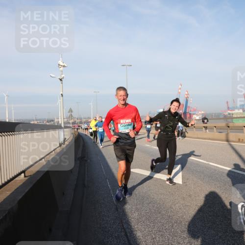 03.10.2025 - Köhlbrandbrückenlauf Yannick Fuchs http://msf.ph/oto/9175715 03.10.2025 08:45:35 Position 2 1038 meine-sportfotos.de