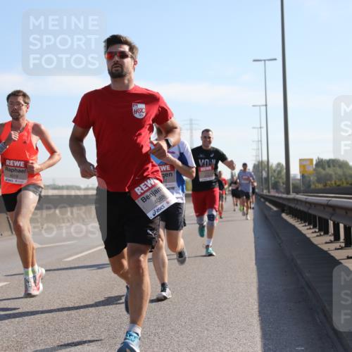 03.10.2025 - Köhlbrandbrückenlauf Yannick Fuchs http://msf.ph/oto/9175746 03.10.2025 11:12:48 Position 3 4019, 4088 meine-sportfotos.de