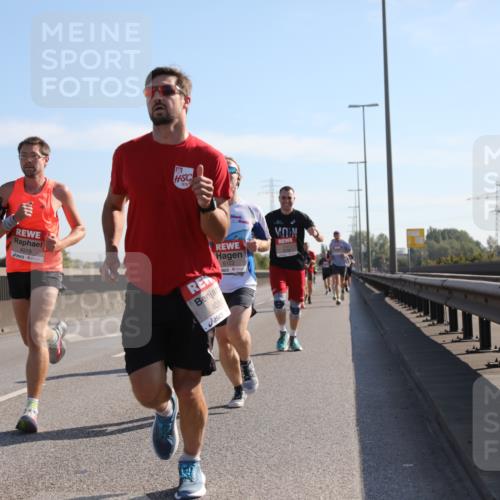 03.10.2025 - Köhlbrandbrückenlauf Yannick Fuchs http://msf.ph/oto/9175749 03.10.2025 11:12:49 Position 3 4019, 1879, 4088, 6122 meine-sportfotos.de