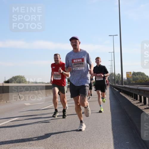 03.10.2025 - Köhlbrandbrückenlauf Yannick Fuchs http://msf.ph/oto/9175803 03.10.2025 11:12:54 Position 3 4087 meine-sportfotos.de