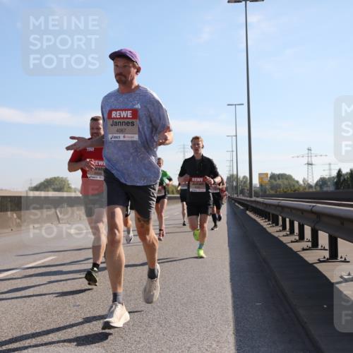 03.10.2025 - Köhlbrandbrückenlauf Yannick Fuchs http://msf.ph/oto/9175810 03.10.2025 11:12:54 Position 3 6656, 4087 meine-sportfotos.de