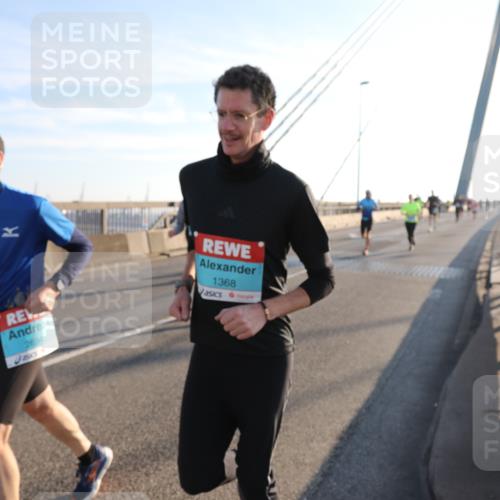 03.10.2025 - Köhlbrandbrückenlauf Yannick Fuchs http://msf.ph/oto/9175811 03.10.2025 08:24:55 Position 1 2694, 1368 meine-sportfotos.de