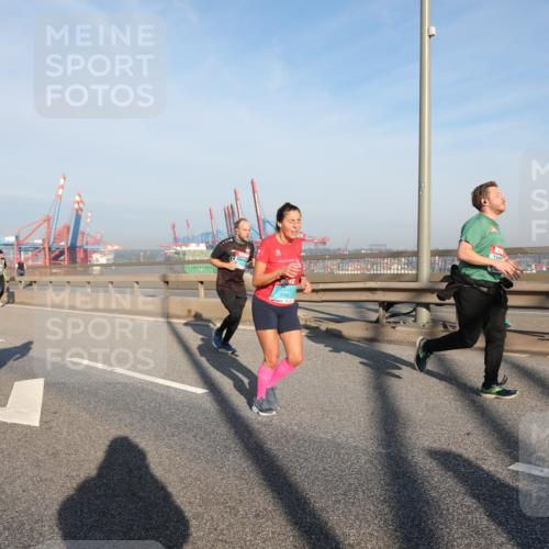 03.10.2025 - Köhlbrandbrückenlauf Yannick Fuchs http://msf.ph/oto/9175853 03.10.2025 08:45:46 Position 2 3457, 3793 meine-sportfotos.de