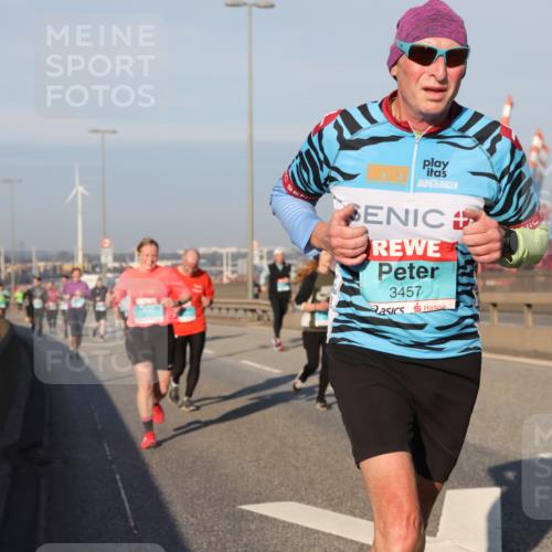 03.10.2025 - Köhlbrandbrückenlauf Yannick Fuchs http://msf.ph/oto/9175860 03.10.2025 08:45:47 Position 2 3457 meine-sportfotos.de