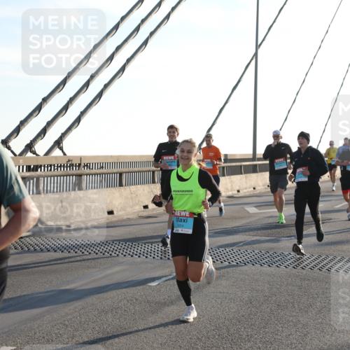 03.10.2025 - Köhlbrandbrückenlauf Yannick Fuchs http://msf.ph/oto/9175861 03.10.2025 08:25:01 Position 1 1056, 3454 meine-sportfotos.de