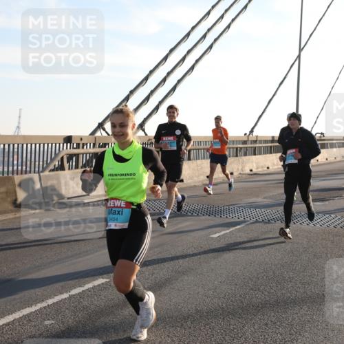 03.10.2025 - Köhlbrandbrückenlauf Yannick Fuchs http://msf.ph/oto/9175868 03.10.2025 08:25:02 Position 1 2024, 3454 meine-sportfotos.de