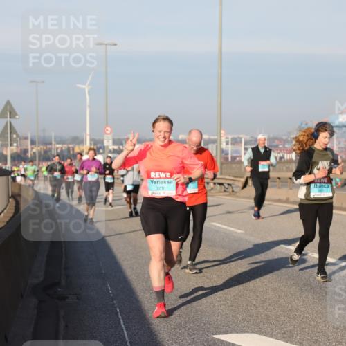 03.10.2025 - Köhlbrandbrückenlauf Yannick Fuchs http://msf.ph/oto/9175869 03.10.2025 08:45:48 Position 2 3210, 2471 meine-sportfotos.de