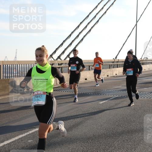 03.10.2025 - Köhlbrandbrückenlauf Yannick Fuchs http://msf.ph/oto/9175872 03.10.2025 08:25:02 Position 1 50, 2024, 3454 meine-sportfotos.de