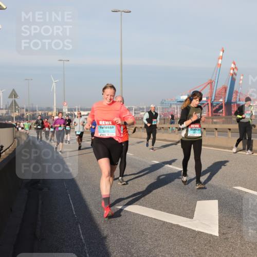 03.10.2025 - Köhlbrandbrückenlauf Yannick Fuchs http://msf.ph/oto/9175876 03.10.2025 08:45:48 Position 2 3210, 2471, 1 meine-sportfotos.de