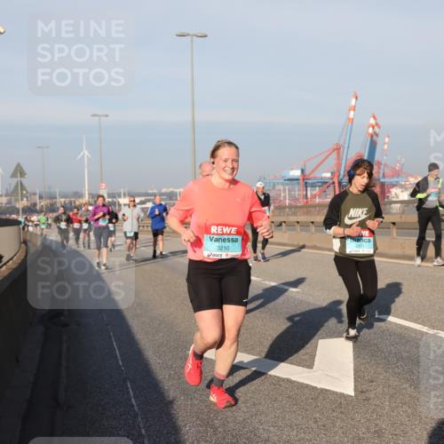 03.10.2025 - Köhlbrandbrückenlauf Yannick Fuchs http://msf.ph/oto/9175884 03.10.2025 08:45:49 Position 2 3210, 2471 meine-sportfotos.de