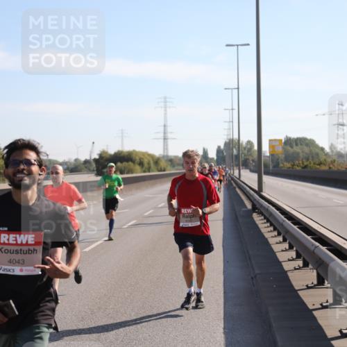 03.10.2025 - Köhlbrandbrückenlauf Yannick Fuchs http://msf.ph/oto/9175889 03.10.2025 11:13:03 Position 3 4043, 4142 meine-sportfotos.de