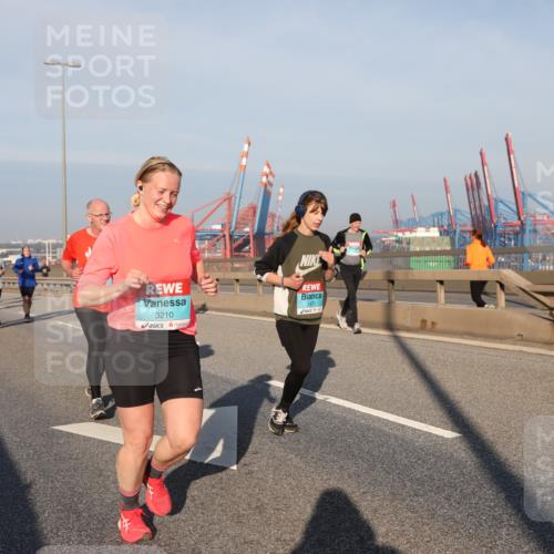 03.10.2025 - Köhlbrandbrückenlauf Yannick Fuchs http://msf.ph/oto/9175892 03.10.2025 08:45:49 Position 2 3210, 2471 meine-sportfotos.de