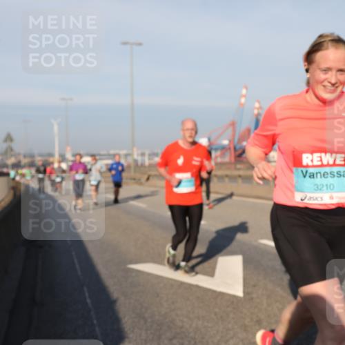 03.10.2025 - Köhlbrandbrückenlauf Yannick Fuchs http://msf.ph/oto/9175899 03.10.2025 08:45:50 Position 2 3210 meine-sportfotos.de