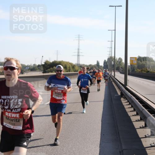 03.10.2025 - Köhlbrandbrückenlauf Yannick Fuchs http://msf.ph/oto/9175909 03.10.2025 11:13:08 Position 3 2015, 6333, 4023 meine-sportfotos.de