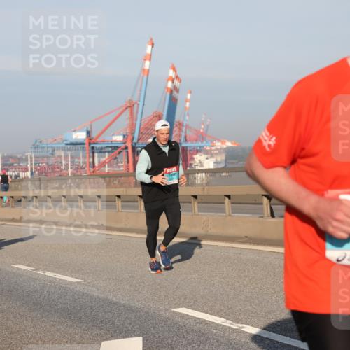 03.10.2025 - Köhlbrandbrückenlauf Yannick Fuchs http://msf.ph/oto/9175912 03.10.2025 08:45:51 Position 2 2747 meine-sportfotos.de