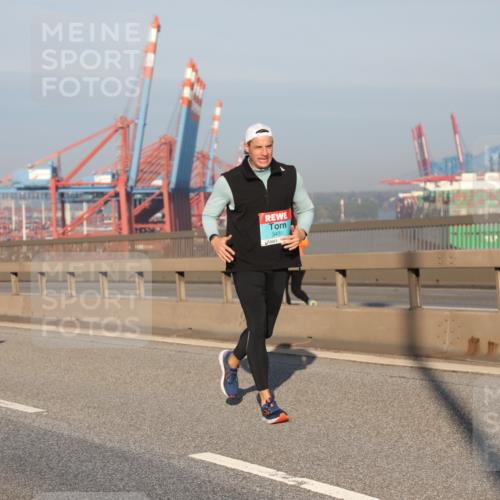 03.10.2025 - Köhlbrandbrückenlauf Yannick Fuchs http://msf.ph/oto/9175922 03.10.2025 08:45:52 Position 2 3435 meine-sportfotos.de